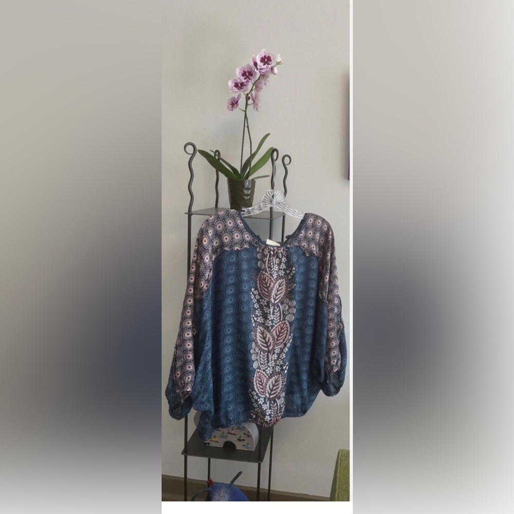 Maeve Blouse by Anthropologie in Blue with White and Burgundy, XL
